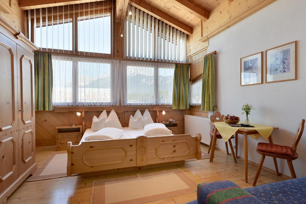 Hotel Theresia Garni St. Johann in Tirol Chambre photo