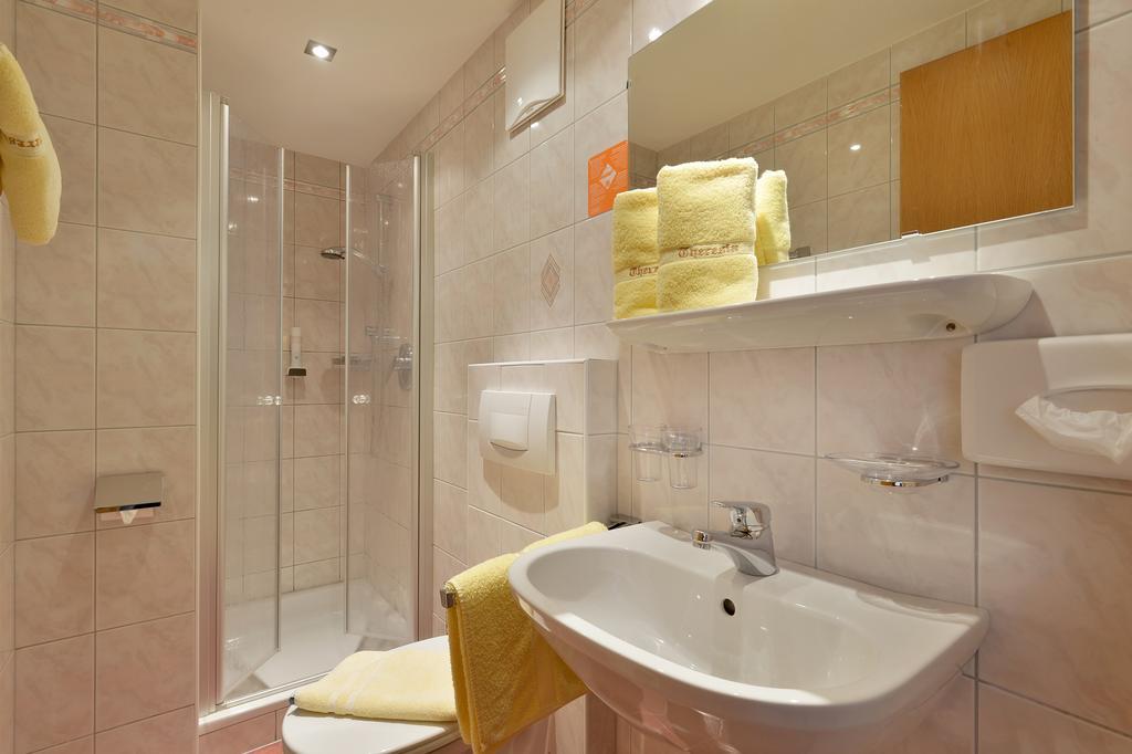 Hotel Theresia Garni St. Johann in Tirol Chambre photo