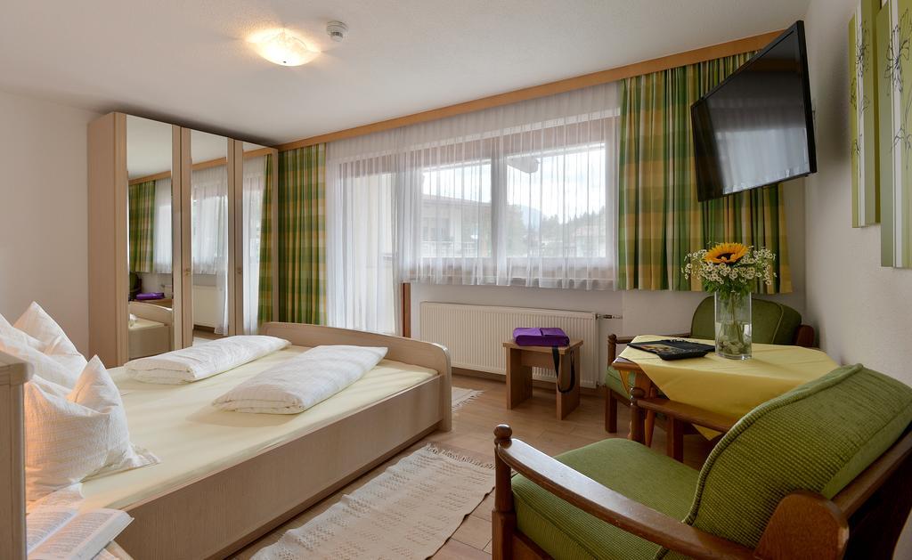 Hotel Theresia Garni St. Johann in Tirol Chambre photo
